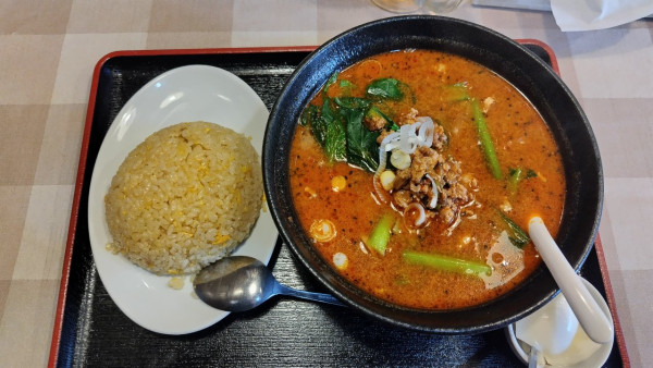 「令7·4·11ランチメニュー担々麺＋半チャーハン(980円)」@天禄園の写真