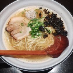 白醤油ラーメン(トリュフ和え玉)