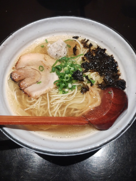 「白醤油ラーメン(トリュフ和え玉)」@昼ラーメン夜ちゃんこ酒場 紅丸の写真
