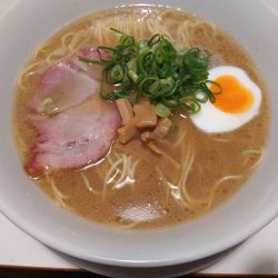 豚骨醤油ラーメン