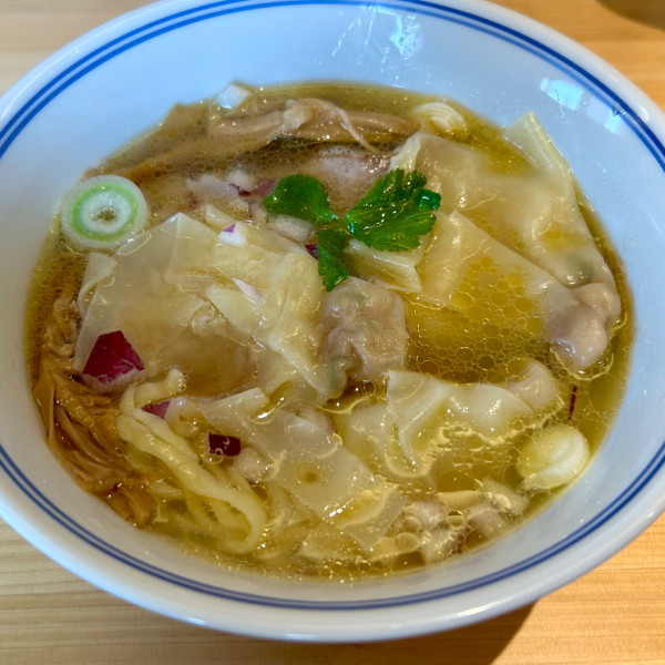 「雲呑そば 塩（手揉み麺）」@らぁめん ゑびすやの写真