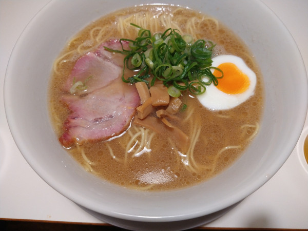 「豚骨醤油ラーメン」@和風だしラーメン 徳栄軒の写真