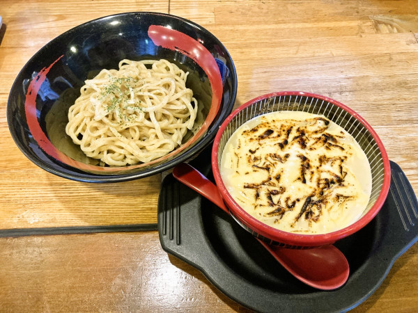 つけ麺炙りチーズ（1,050円）＋なんちゃ丼（380円）