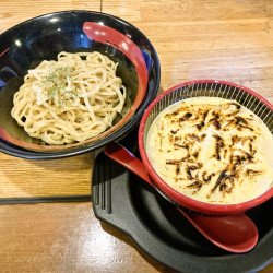 つけ麺炙りチーズ(1,050円)+なんちゃ丼(380円)