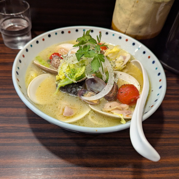 「地蛤とスズキのアクアパッツァ麺」@らー麺 あけどやの写真