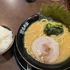 横浜家系ラーメン 壱角家 新宿中央東口店の画像