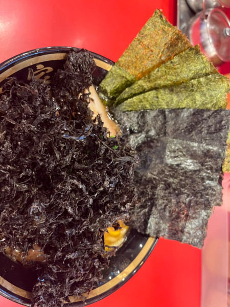 「ラーメン(並)900円＋岩のり200円＋フォロワー高級のり」@横浜家系ラーメン 大輝家の写真