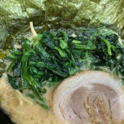 豚骨醤油ラーメン（のり、ほうれん草増し）