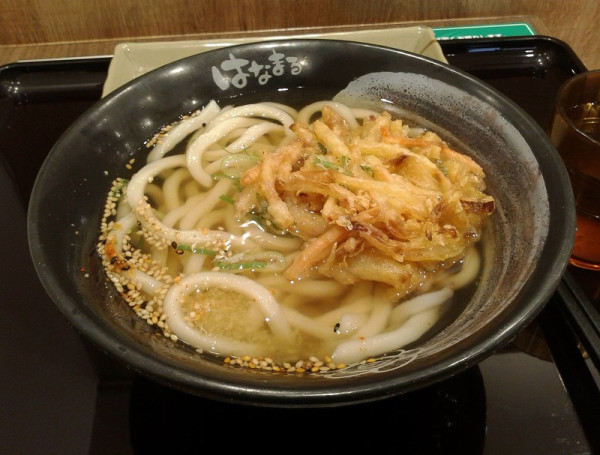 「かけ(小)+野菜かき揚げ(530円)」@はなまるうどん 千住ミルディス店の写真