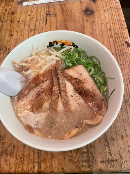 「炙りトロ肉チャーシューメン」@元祖博多だるま 博多デイトス店の写真