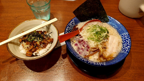 「背脂ちゃちゃ　しお」@麺屋 燕 静岡インター店の写真