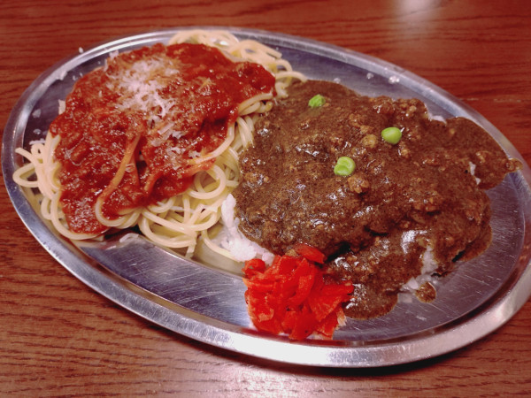 「（平日ランチ）ミートソース＆黒カレー　１０８０円」@ハイボールバー 東京駅 1923の写真