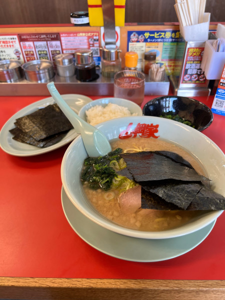 「醤油ラーメン　背脂変更　海苔」@山岡家 越谷レイクタウン店の写真