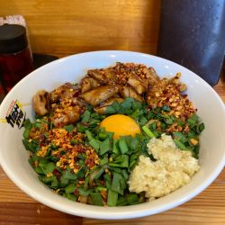 辛ホルニラまぜそば