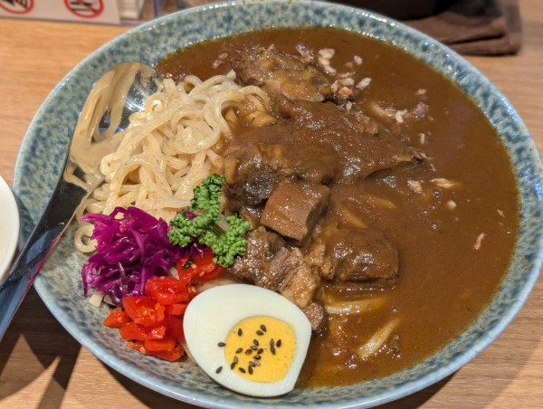 「牛タンさがりのカレーまぜそば」@鶏Soba Toraやの写真