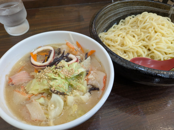 「ちゃんぽんつけ麺(麺500g、冷たい麺、味濃いめ)」@ラッキー食堂まとや 千曲店の写真