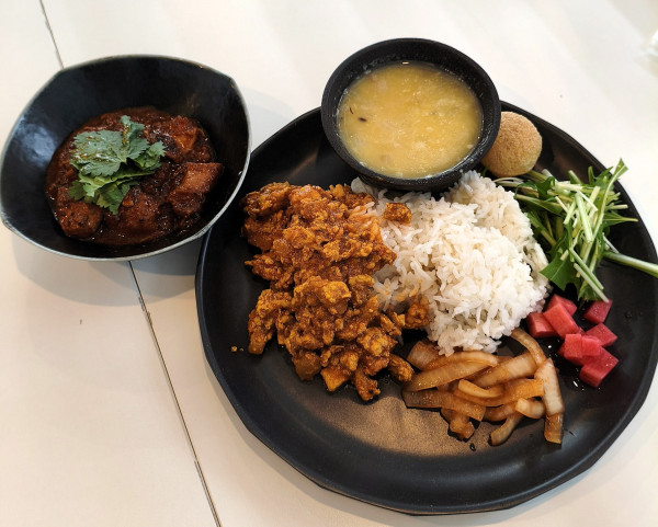 「Ｃ.カレー2種盛りのダルバート　1400円」@間借りカレー 香織るの写真