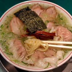 ワンタンメン(ネギ塩)·サービスライス