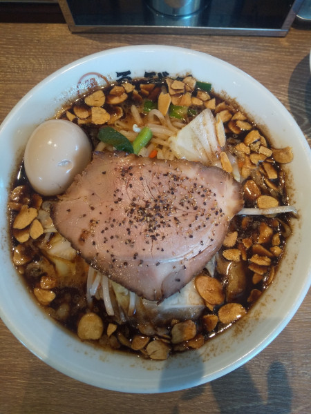 「黒マー油味噌ラーメン（味玉付き）」@純米味噌ラーメン ゑびすの写真
