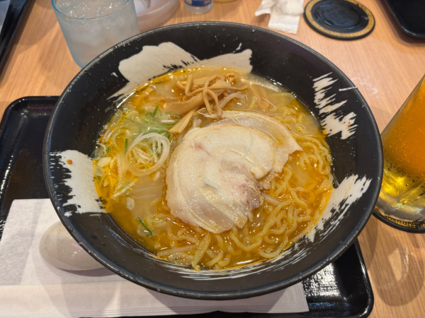 「生ビール〜味噌ラーメン」@ラーメンダイニング 雪あかり ブルースカイダイニング店の写真