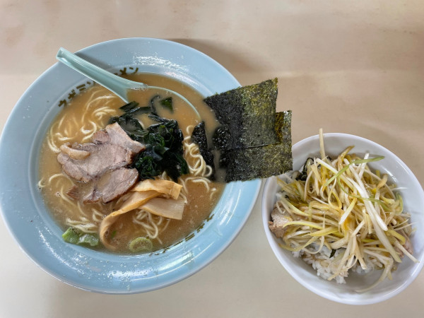 「ラーメン＋ネギ丼　￥９００」@ラーメンショップ 名和店の写真