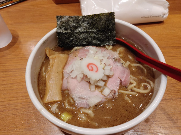 「煮干し中華そば　900円」@煮干中華そば 鈴蘭 新宿店の写真