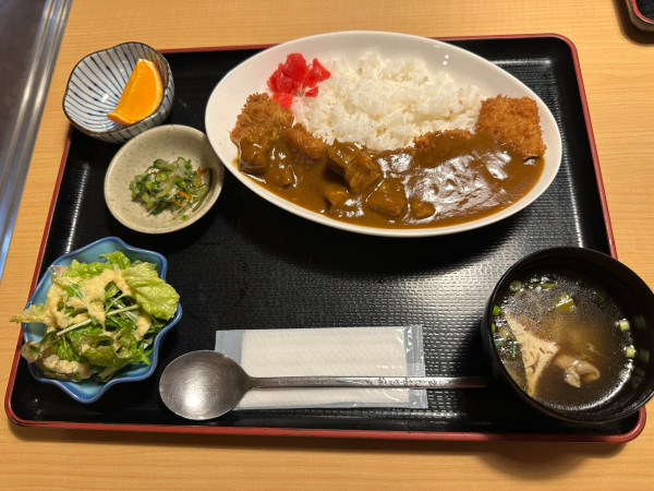 「カツカレー900円」@炙り屋 田中の写真