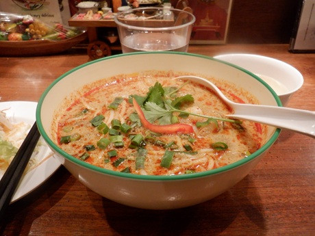 「米麺のトムヤムクンラーメン　麺　普通盛り」@ソムタムローンプレーンの写真
