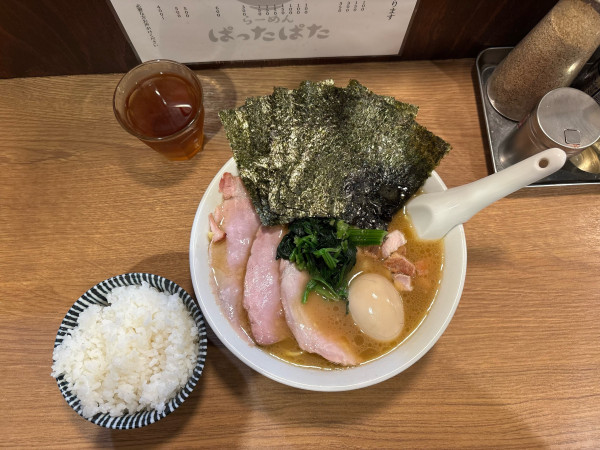 「特製ラーメン中盛（1450）」@らーめん ぱったぱたの写真