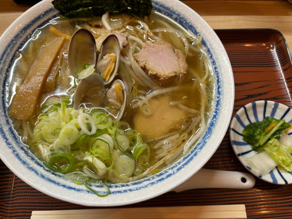 「魚醤ラーメン（こってり、太麺）：1070円」@魚一 らーめん工房の写真