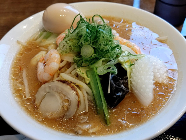 「海鮮味噌タンメン　牡蠣ペースト添え（950円）」@Fishmenの写真