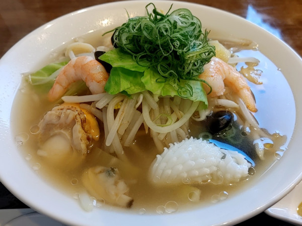 「海鮮塩タンメン　牡蠣ペースト添え（950円）」@Fishmenの写真