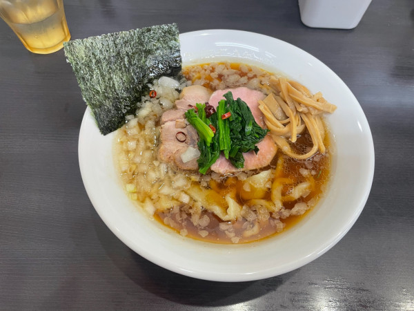 「牛脂醤油らーめん」@自家製手打ち麺 禿の写真