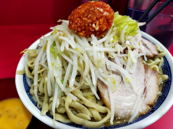 「大・仁木友也・生卵（そのまま）」@ラーメン二郎 生田駅前店の写真