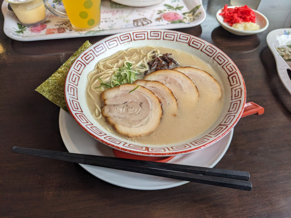 「長浜チャーシュー麺(バリカタ)+半替え玉(ハリガネ)」@博多・長浜ラーメン 一途の写真