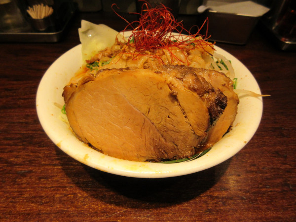 「雷シビカラ味噌（１２５０円）＋豚増ウデ２５０円」@ラーメン 雷 東京本丸店の写真