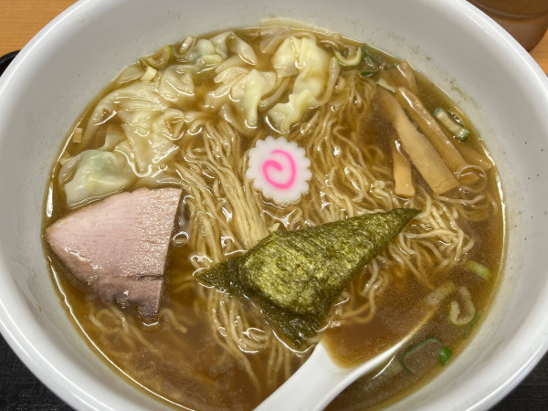 「ワンタンめん（小）」@らーめん どんぐりの写真