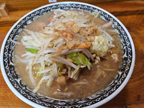 「ラーメン200g+肉カス脂」@自家製麺 太宰食堂の写真