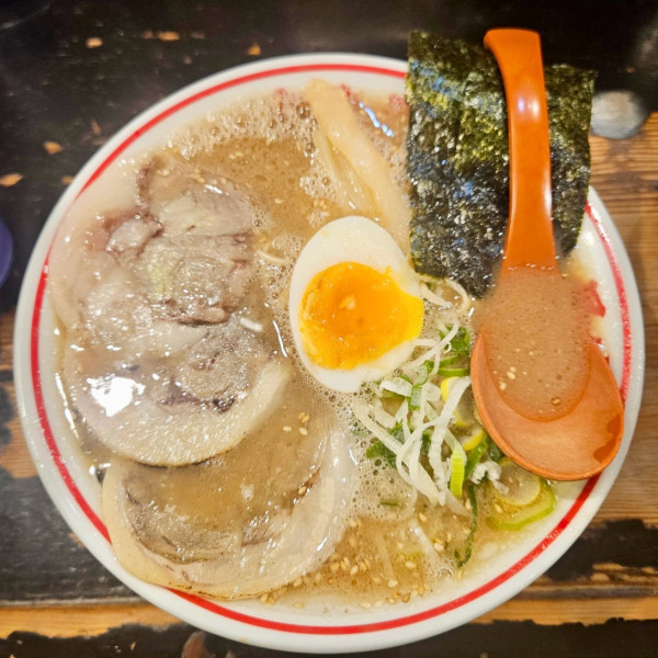 特製大分濃厚豚骨ラーメン　935円　麺大盛り＋半チャーハンセット　319円