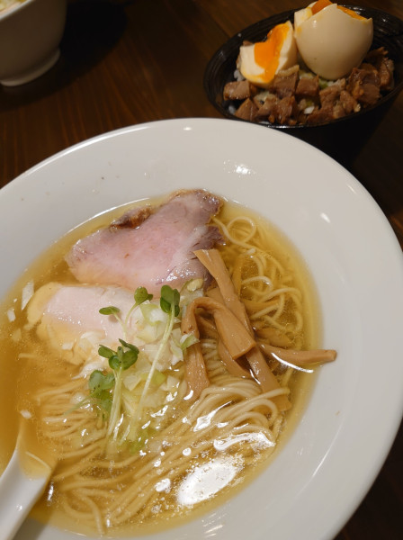 「中華そば979円+味玉チャーシュー丼462円」@四代目鷹蔵の写真