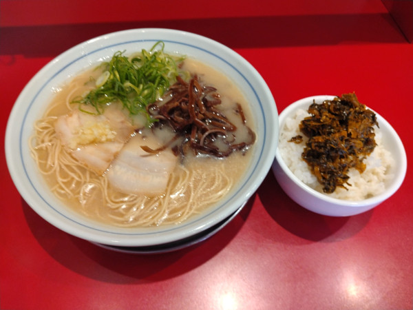 「本場博多ラーメン¥700+無料ライス」@本場博多ラーメン せまかっちゃん 神田店の写真