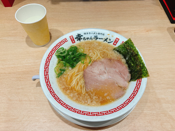 「背脂豚骨ラーメン」@幸ちゃんラーメン 博多駅筑紫口店の写真
