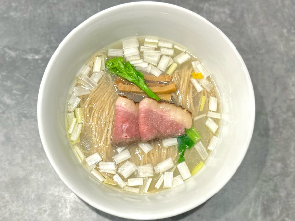 「★＜春の期間限定＞鴨と蛤の中華蕎麦(塩)🍜¥1,600」@宍道湖しじみ中華蕎麦 琥珀 池袋店の写真