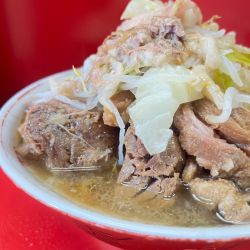 大豚ラーメン野菜ニンニク脂カラメ¥900