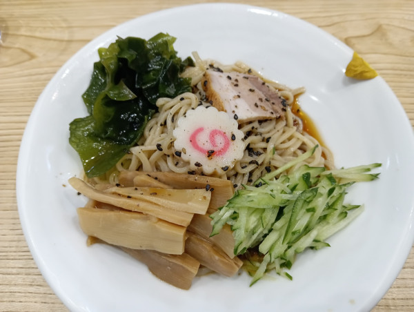 「冷し中華・麺軽め+わかめ」@らーめん 高尾の写真