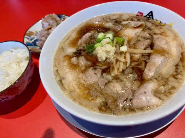 「黒ラーメン　焼売セット　1220円」@金ことぶき。 八田店の写真