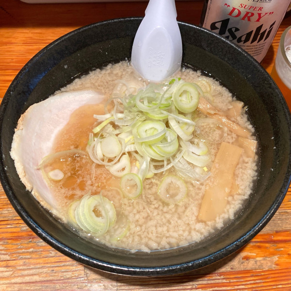 「朝ラーメン500円+瓶ビール550円」@こってりらーめん せきやけの写真