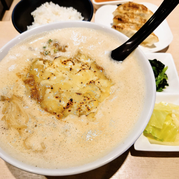 「限定　焼きチーズカレーラーメン＋ランチセット」@鶏白湯らーめん 叶の写真