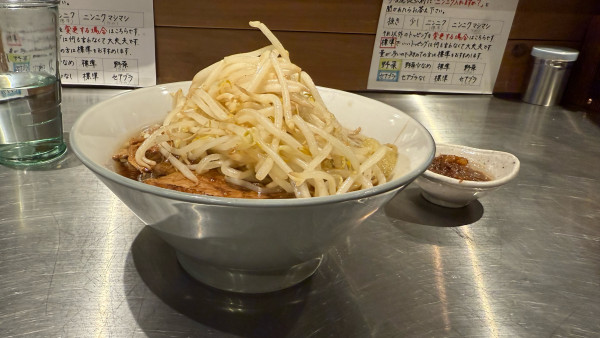 「らーめん（100g）¥900」@成城贅肉店の写真