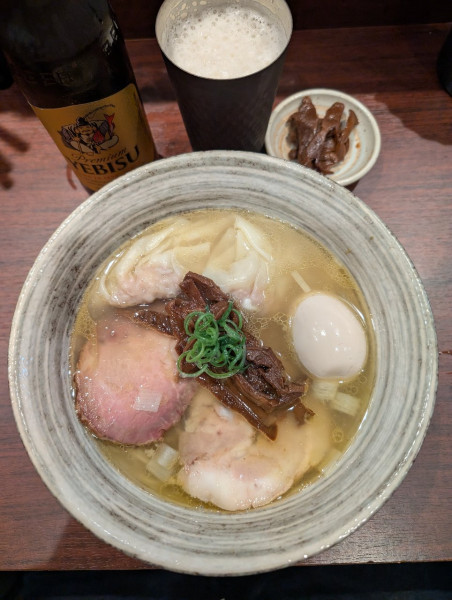 「特製らぁ麺 塩＋エビスビール（小瓶）」@らぁ麺 花筏の写真